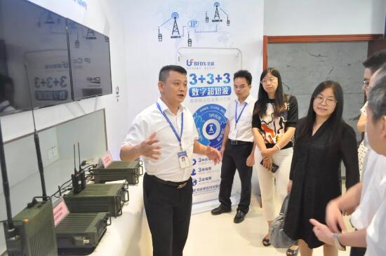 國(guó)家工信部無線電管理局、福建省工信廳等領(lǐng)導(dǎo)一行蒞臨北峰通信參觀指導(dǎo)