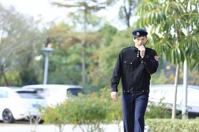無盲區(qū)、長續(xù)航｜公專融合對講機如何提升酒店服務(wù)效率？